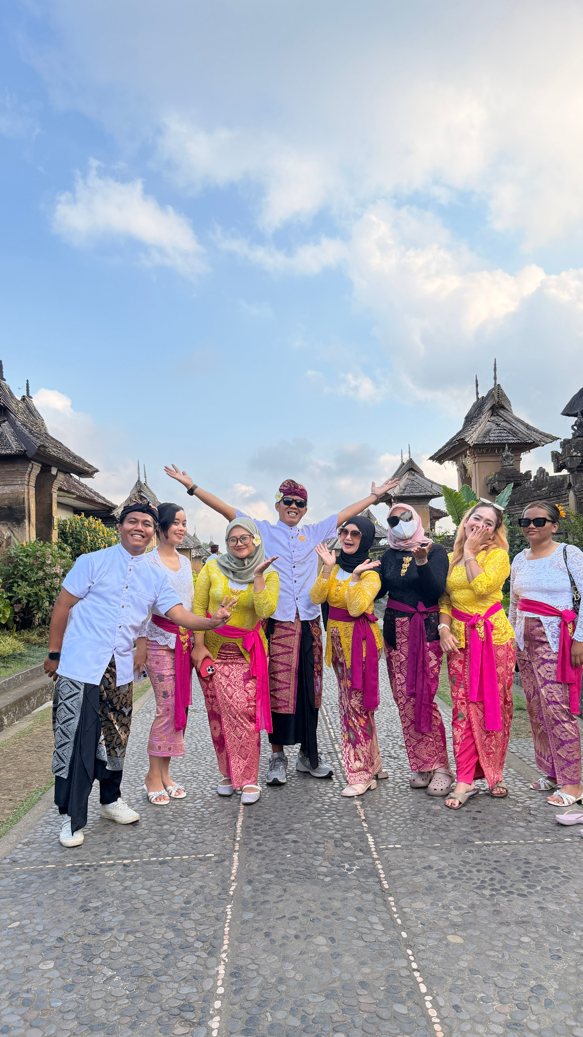 Peserta Bali Only berfoto bersama di Bali